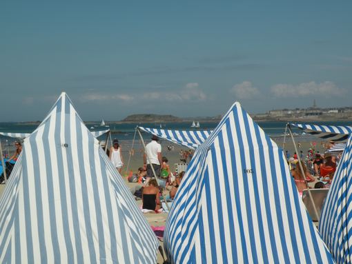  entre deux tentes, plage de l'Ecluse